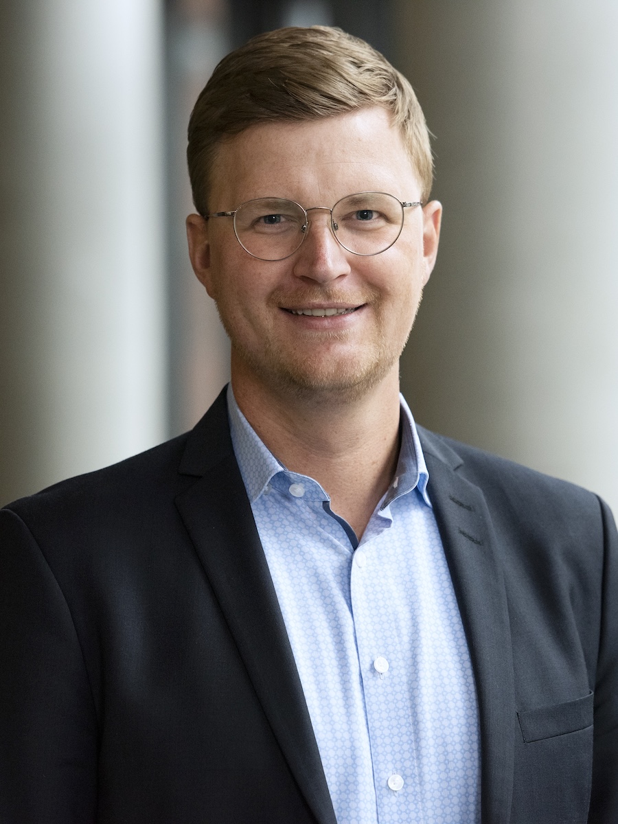 images/kontakt/001Mitarbeiter/team/dual_Henning-Haschke.jpg